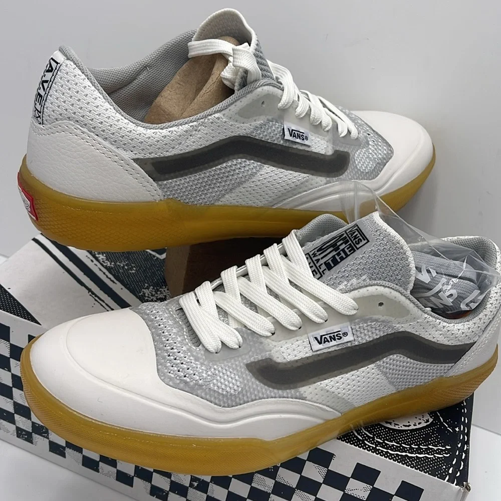 Vans Men’s Ave Knit. White/Gum
VN0005UW9DH
Sneakers - Picture 10 of 16